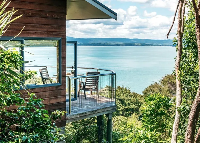 Crosstrees Chalet - Seaview - Waiheke Holiday Unit