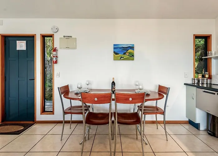 Crosstrees Chalet - Seaview - Waiheke Holiday Unit