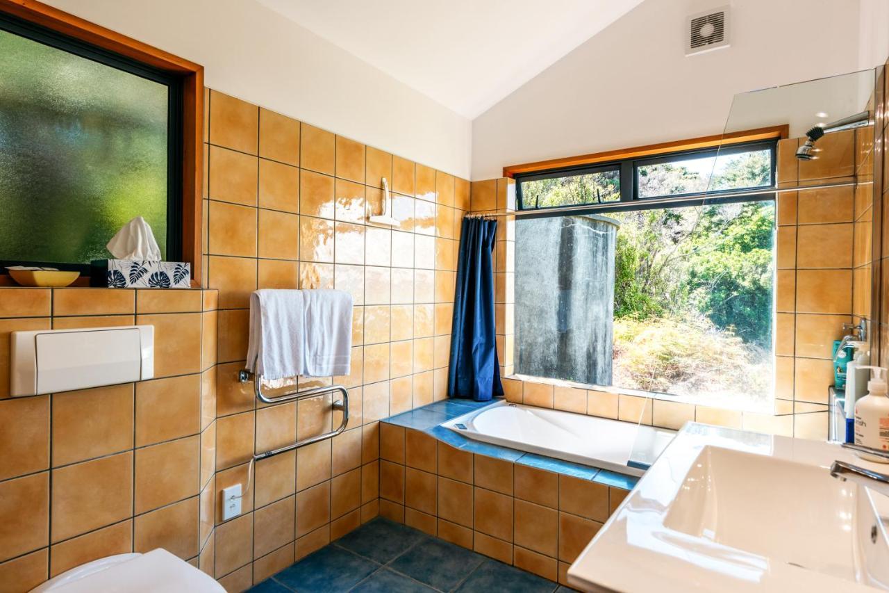 Crosstrees - Seaview - Waiheke Unit Holiday home Te Whau Bay
